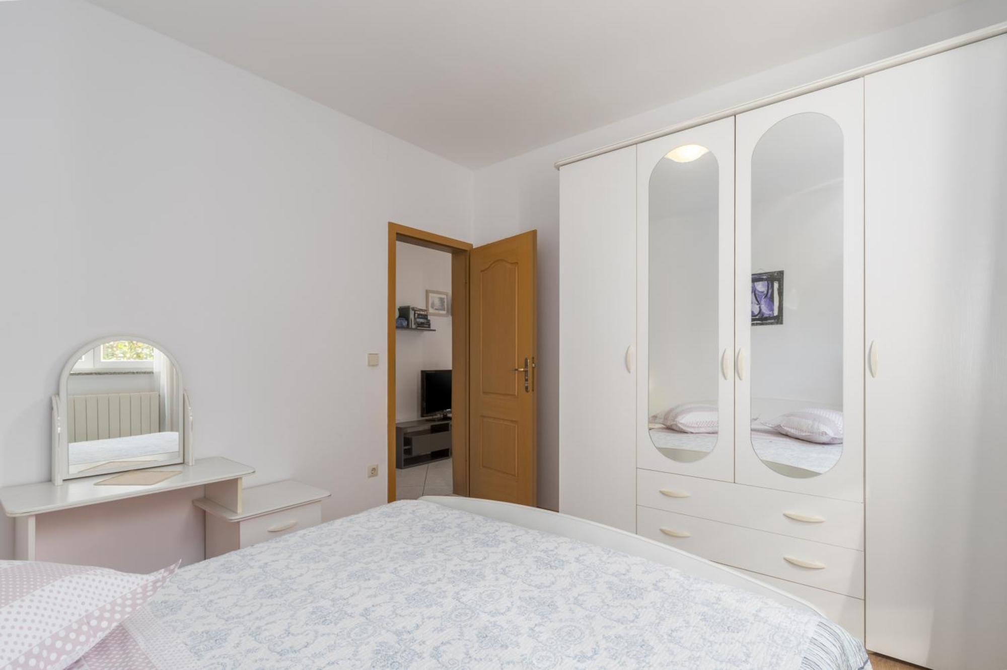 With A Parking Space - 2216 Apartment Porec