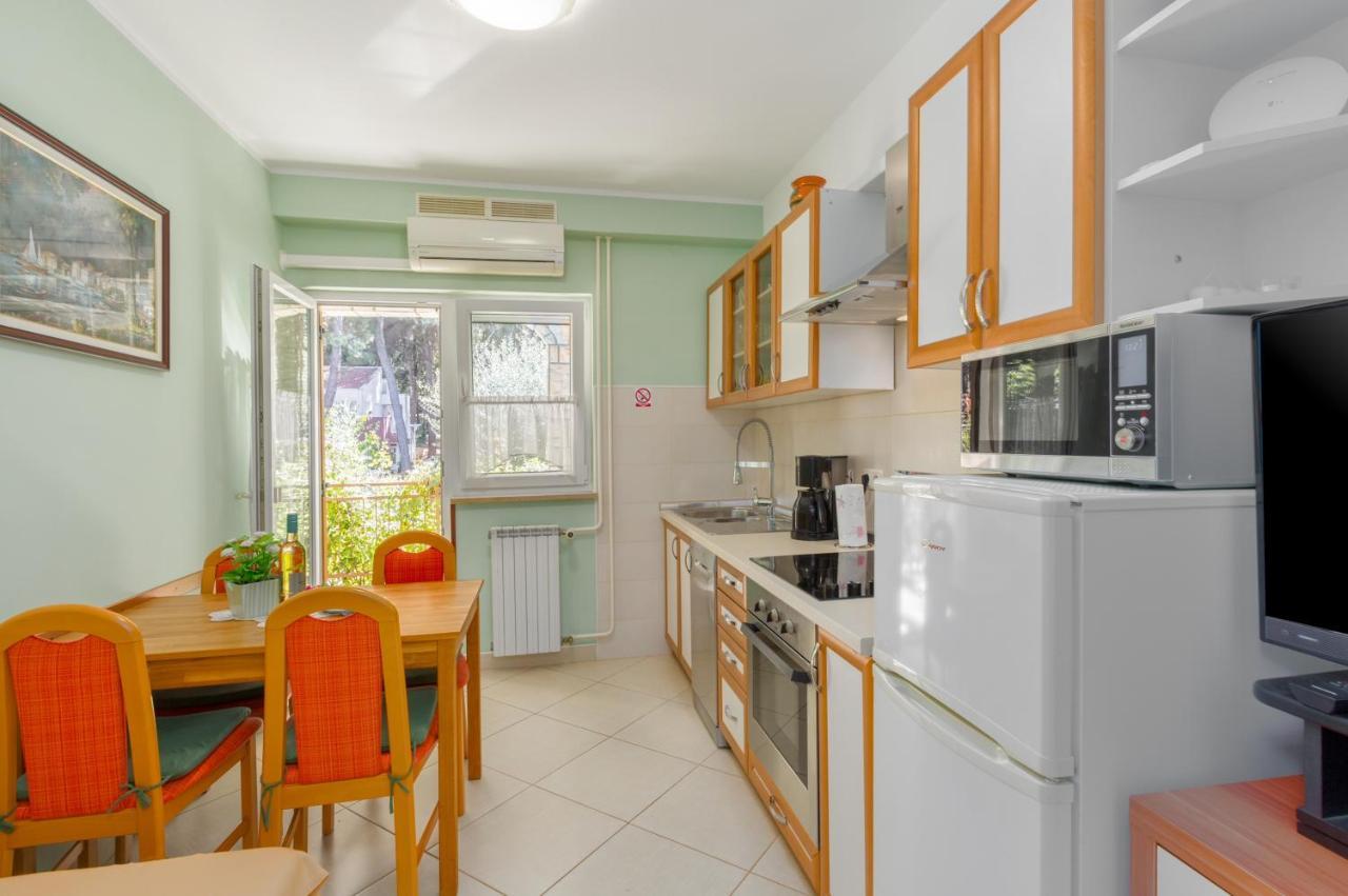 Apartment With A Parking Space - 2216 Poreč